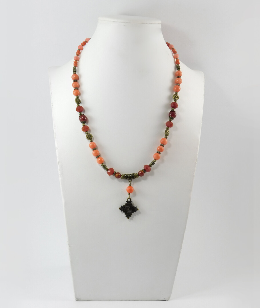 Necklace "Zvaba" Carnelian, Mother of Pearl, Coral