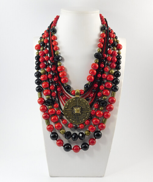 "Pika" necklace, Coral press, Agate