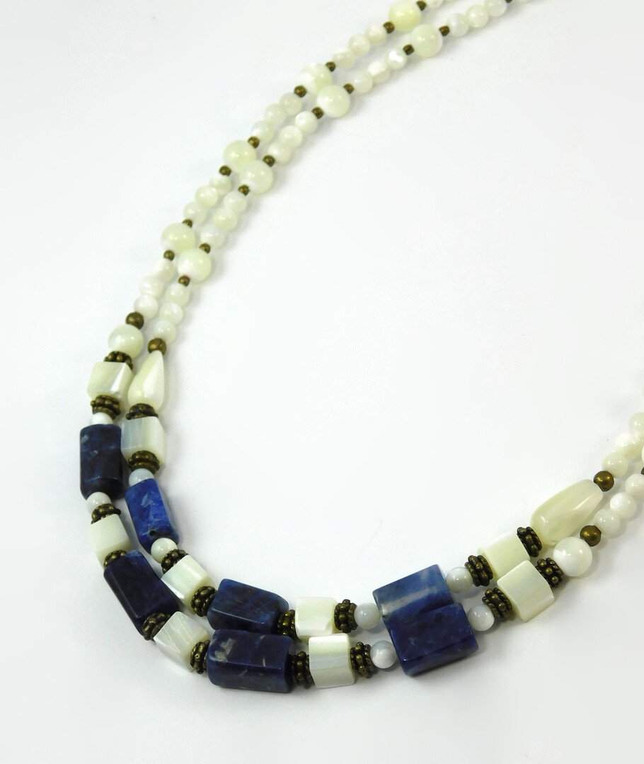 Necklace "Buffy" Sodalite, Mother of pearl