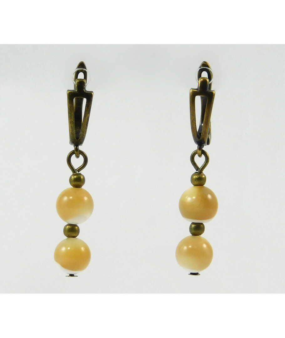 Exclusive mother-of-pearl earrings