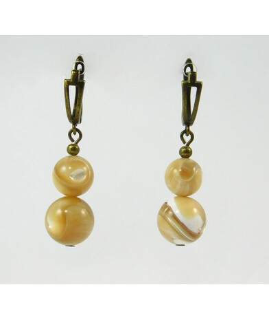 Exclusive mother-of-pearl earrings