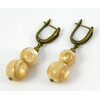 Exclusive mother-of-pearl earrings