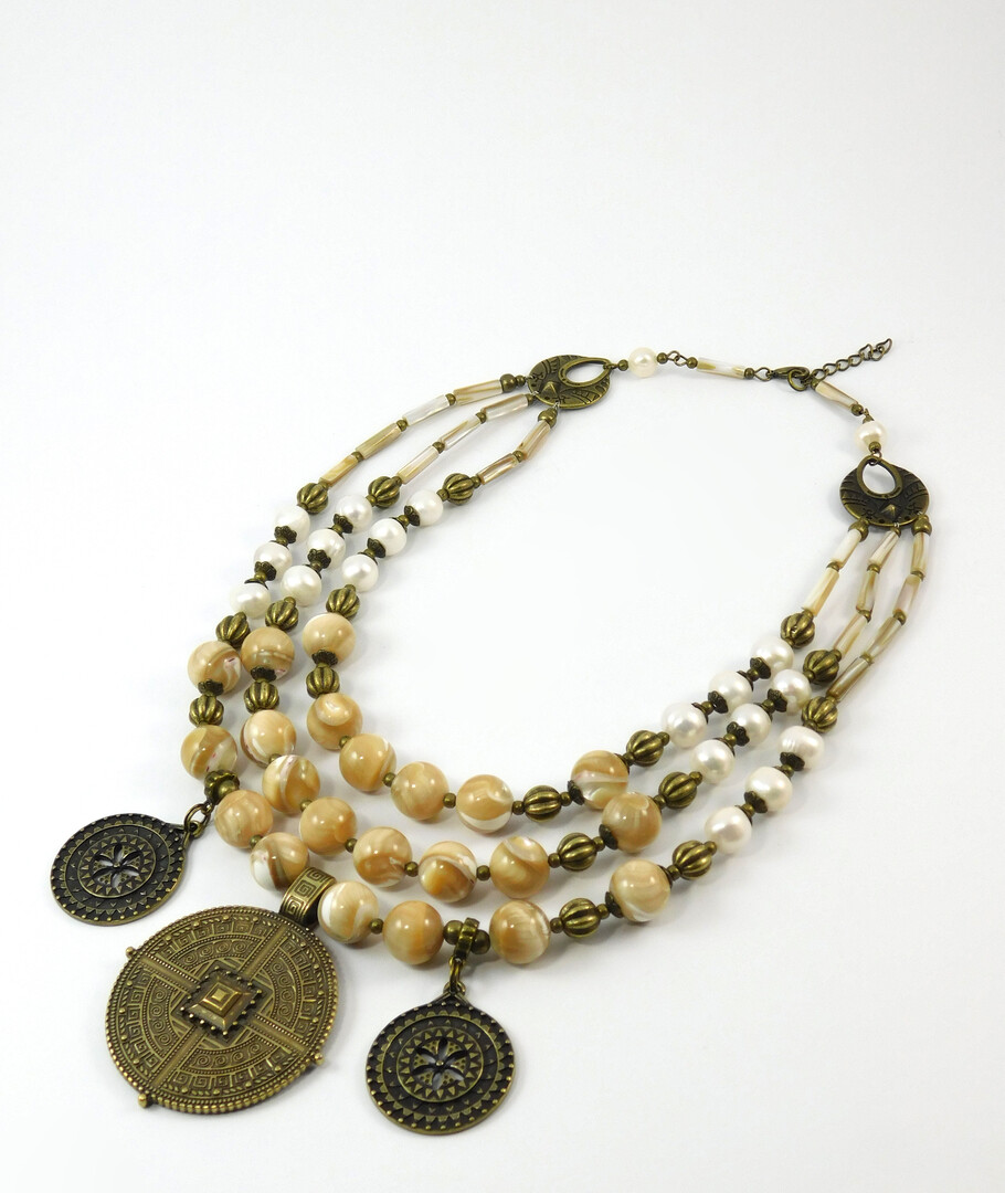 Necklace "Hayley" Mother of pearl, Pearls