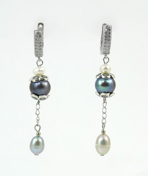 Exclusive pearl earrings