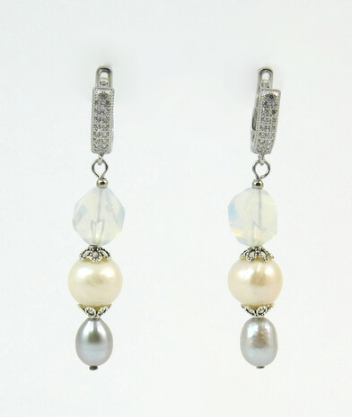 Exclusive earrings Pearls, Moonstone