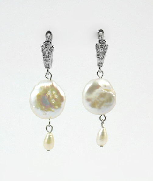 Exclusive pearl earrings