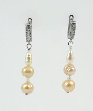 Exclusive pearl earrings