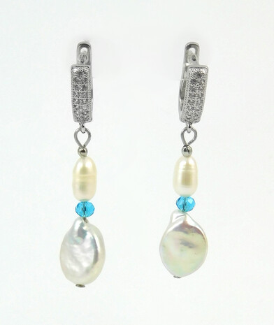 Exclusive pearl earrings