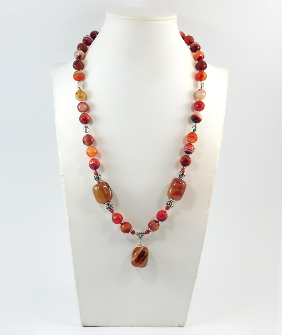 Necklace "Gertrude" Agate, Coral