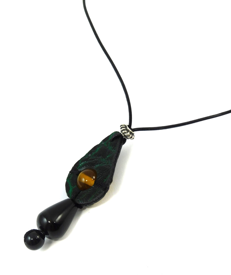 Pendant "Reptile" Amber, Agate, leather