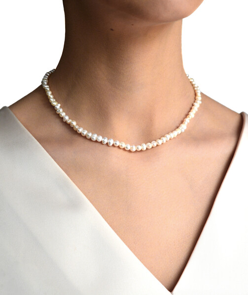 Exclusive pearl necklace, silver