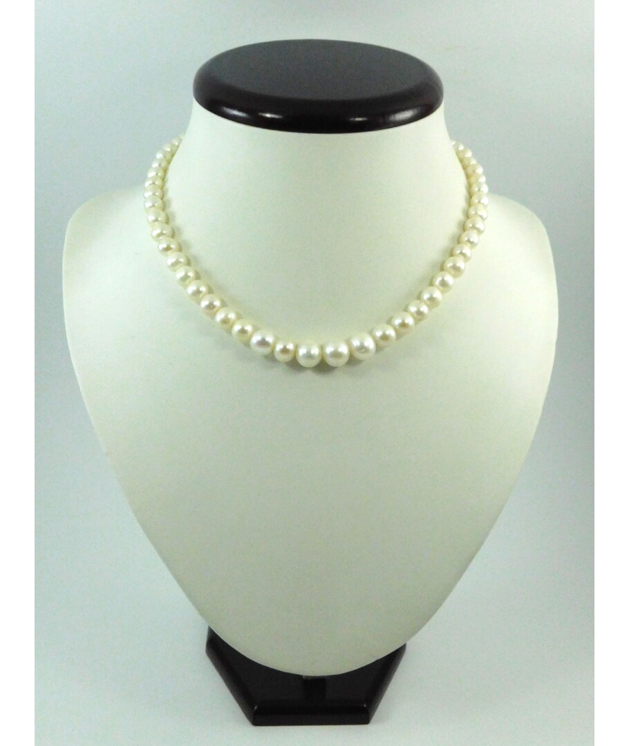 Exclusive pearl necklace