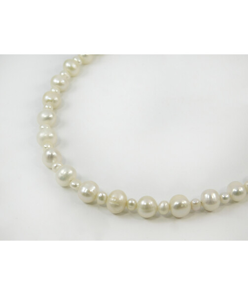 Exclusive pearl necklace, silver