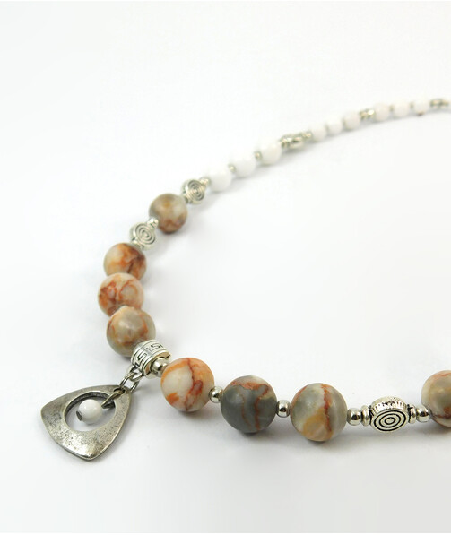 Necklace "Cream Beauty" Agate