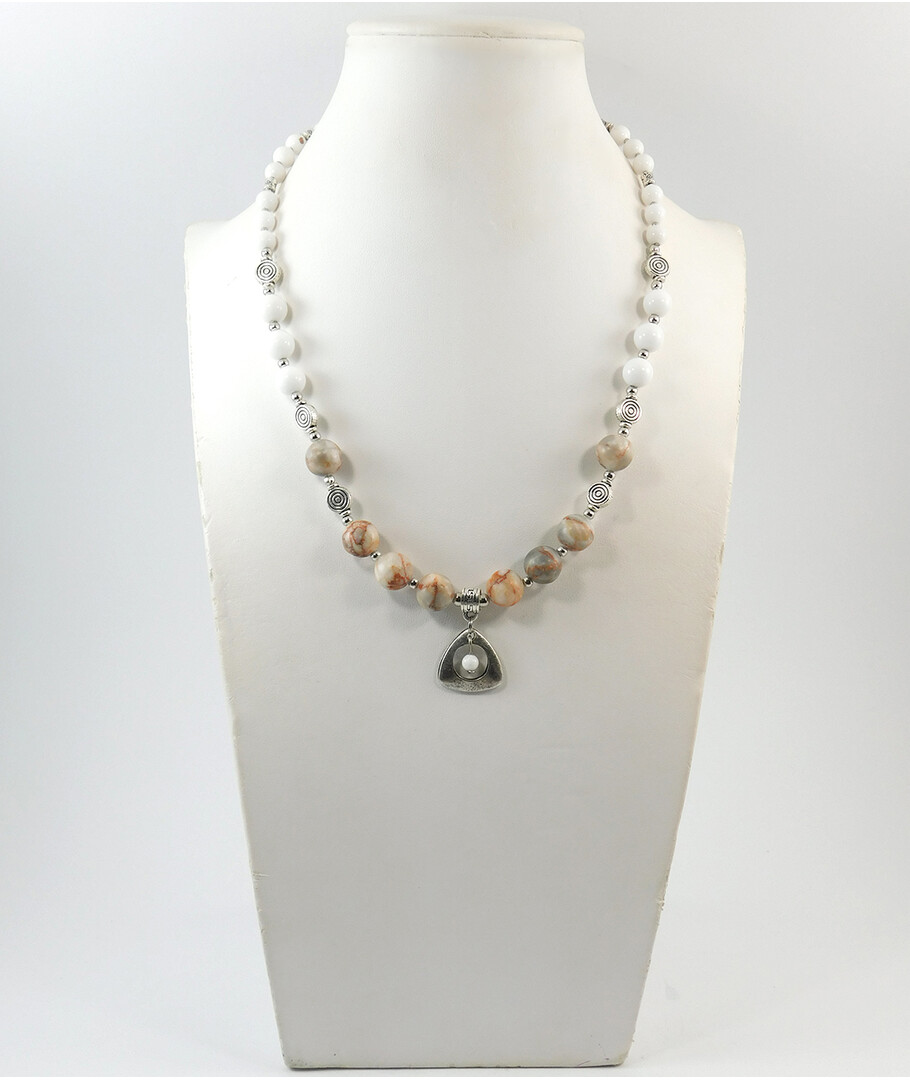 Necklace "Cream Beauty" Agate