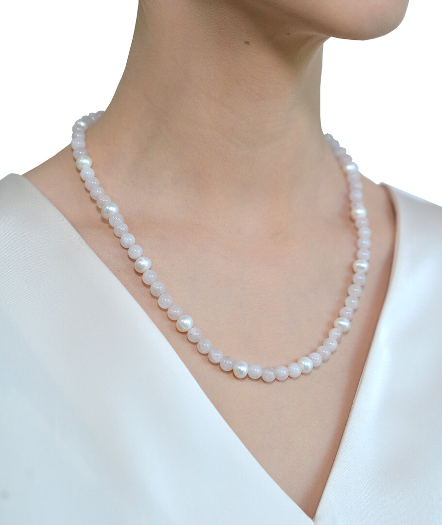 Exclusive pearl necklace, rose quartz