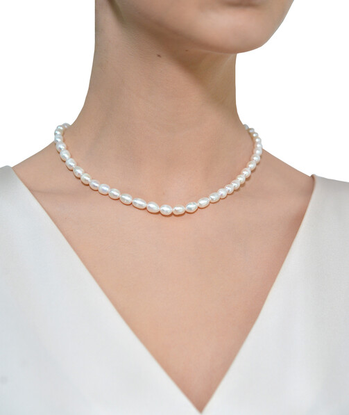 Exclusive pearl necklace, silver