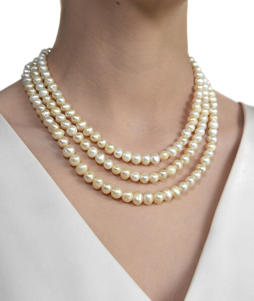 Exclusive pearl necklace, silver