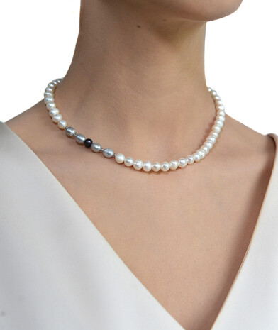 Avery Pearl necklace