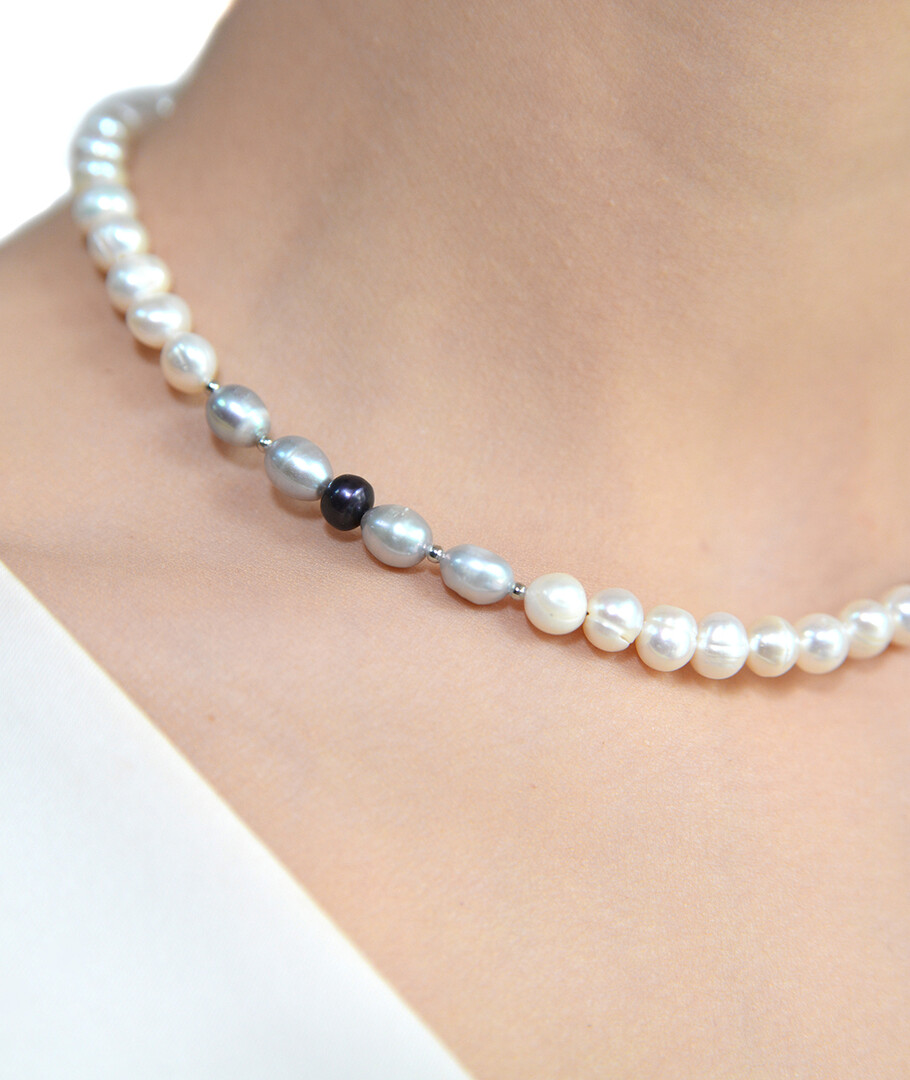 Avery Pearl necklace