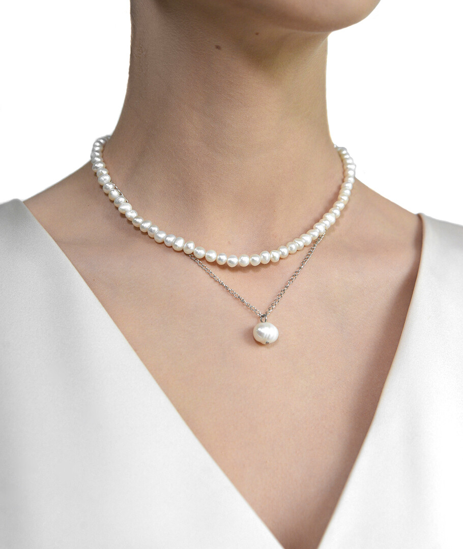 Exclusive pearl necklace