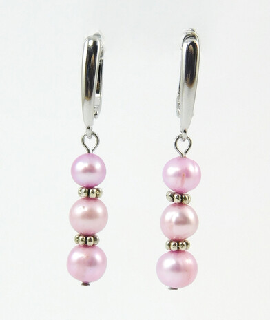 Exclusive earrings Colored pearls