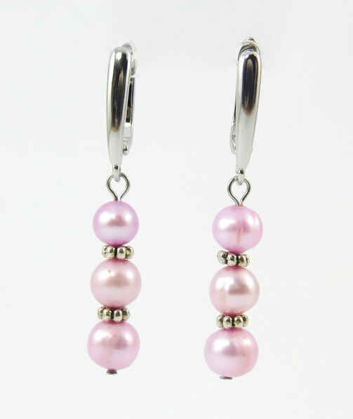 Exclusive earrings Colored pearls