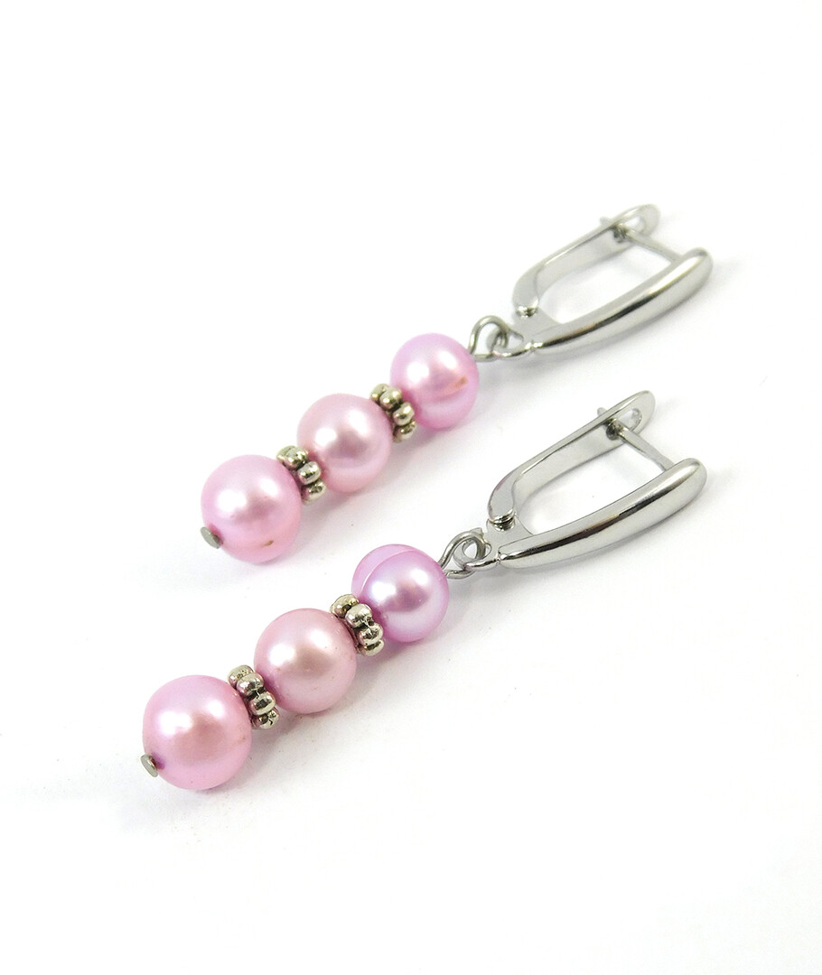 Exclusive earrings Colored pearls